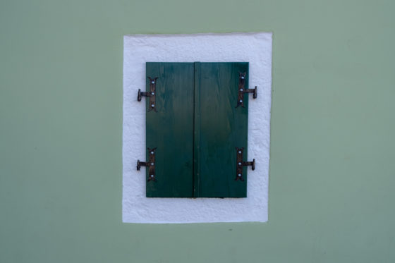 Comment nettoyer du vert de gris sur un mur peint ?
