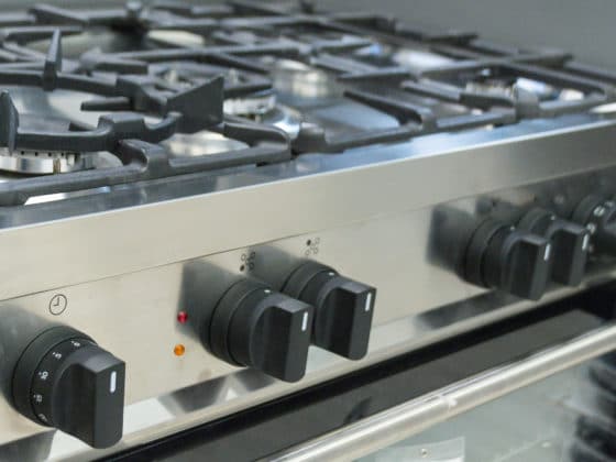 Comment nettoyer des boutons de cuisinière en plastique ?