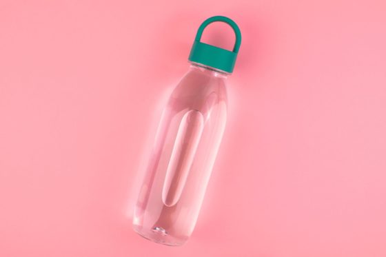 Comment éliminer l’odeur de renfermé dans une gourde en plastique ?
