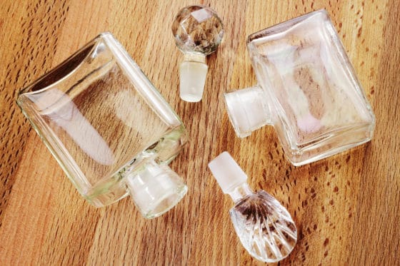 Comment faire partir une odeur de parfum dans un flacon ?