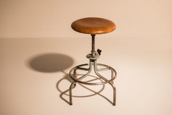comment retirer des points de rouille sur des pieds de tabouret ou de chaise chromés