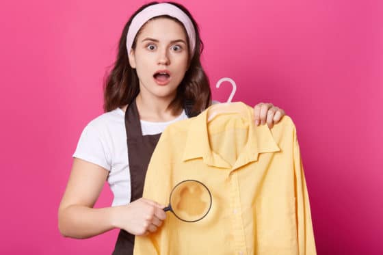 Comment nettoyer une tache de soda sur un tissu synthétique ?