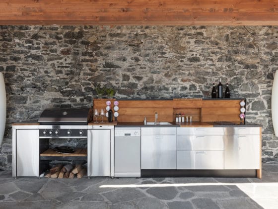 Comment nettoyer des taches grasses d’éclaboussures de cuisson sur le mur en pierre de sa cuisine ?