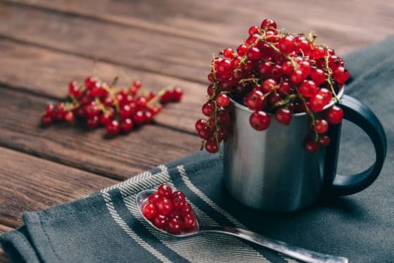 faire partir une tache de fruit rouge sur du coton de couleur