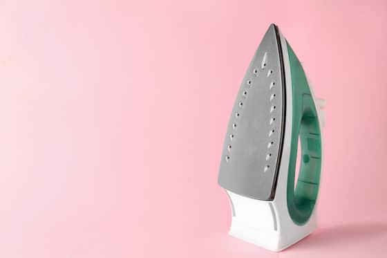 comment retirer efficacement une étiquette thermocollante sur un vêtement ?