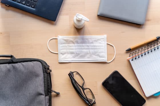 Comment faire pour éviter la buée sur les lunettes, bon à savoir par exemple lorsque l’on porte un masque de protection ?