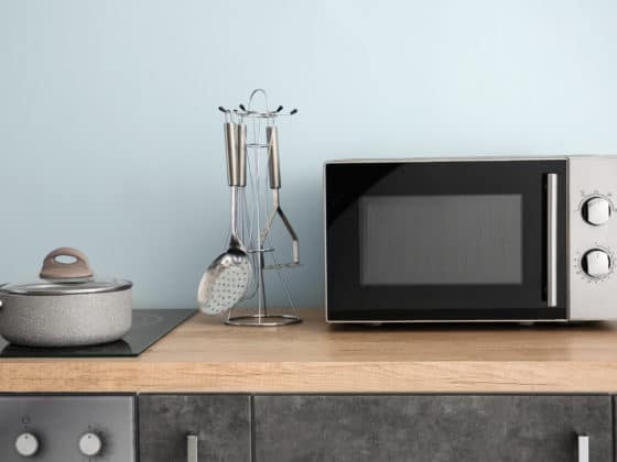 comment faire partir une odeur persistante de brûlé dans un four à micro-ondes
