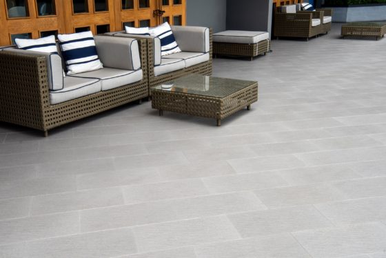 comment blanchir des joints de carrelage en ciment qui ont foncé à cause de taches d’urine de chien ?