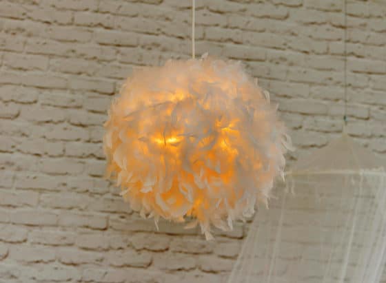 Comment nettoyer un lustre en plumes ?