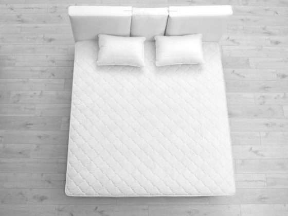 Comment nettoyer des auréoles jaunes dues à la transpiration sur un matelas ?