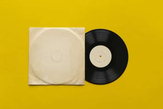 Comment nettoyer des disques vinyles comportant des traces de moisissure ?