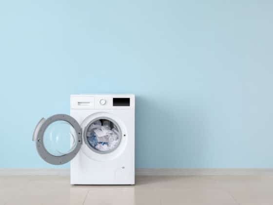 Comment enlever des taches de graisse sur le linge dues aux roulements du tambour de la machine à laver ?