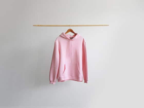 Comment nettoyer une tache de pollen de fleur sur un sweat-shirt en coton ?