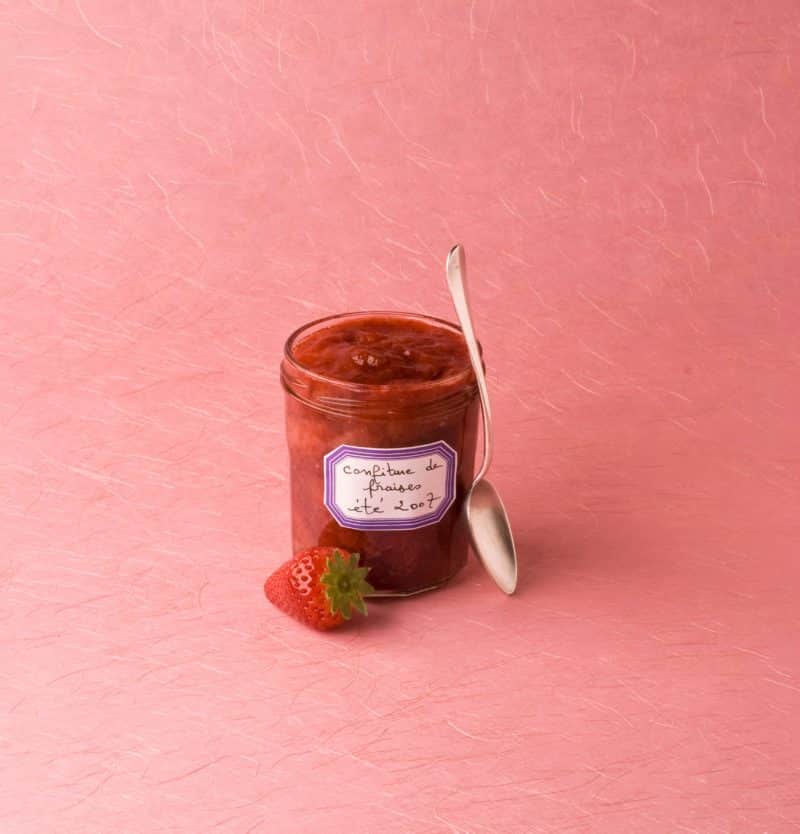 Comment décoller une étiquette sur du verre ? Les Astucieux