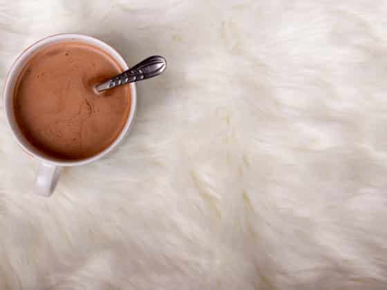 Comment nettoyer une tache de chocolat sur un tapis ou une moquette ?