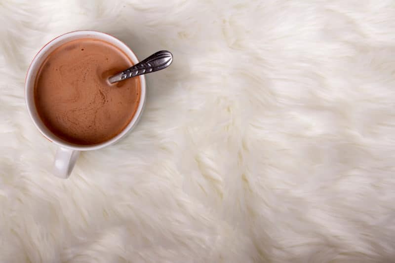 Comment nettoyer une tache de chocolat sur un tapis ou une moquette ?