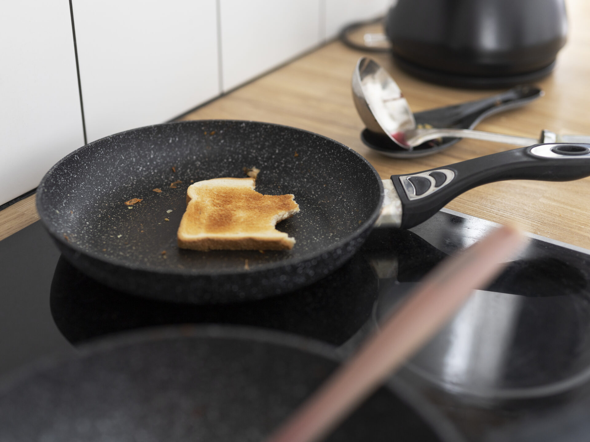 Comment nettoyer un mur intérieur en crépi ? - Les Astucieux